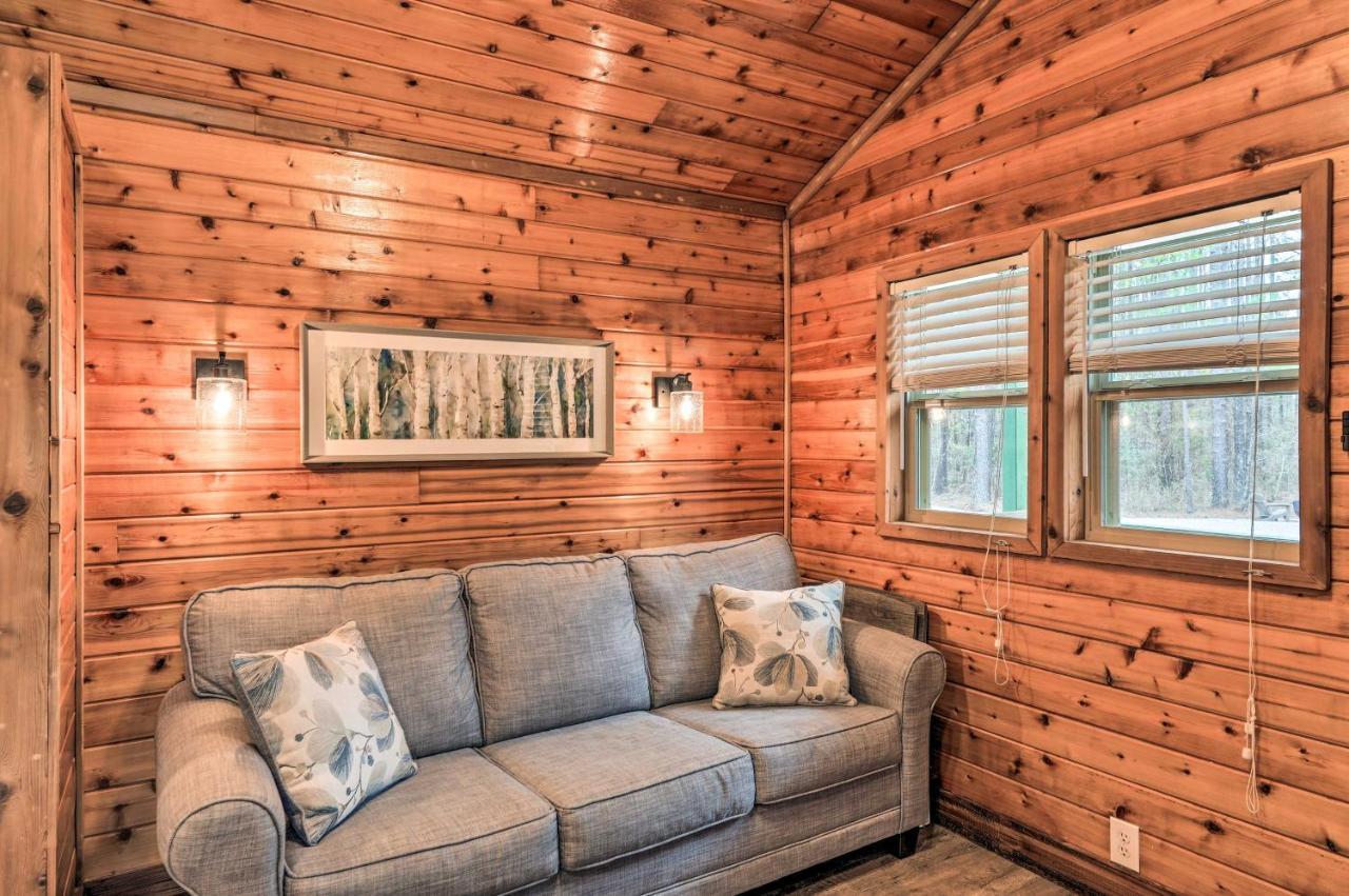Charming New Bern Log Cabin - Pets Welcome! Exterior photo